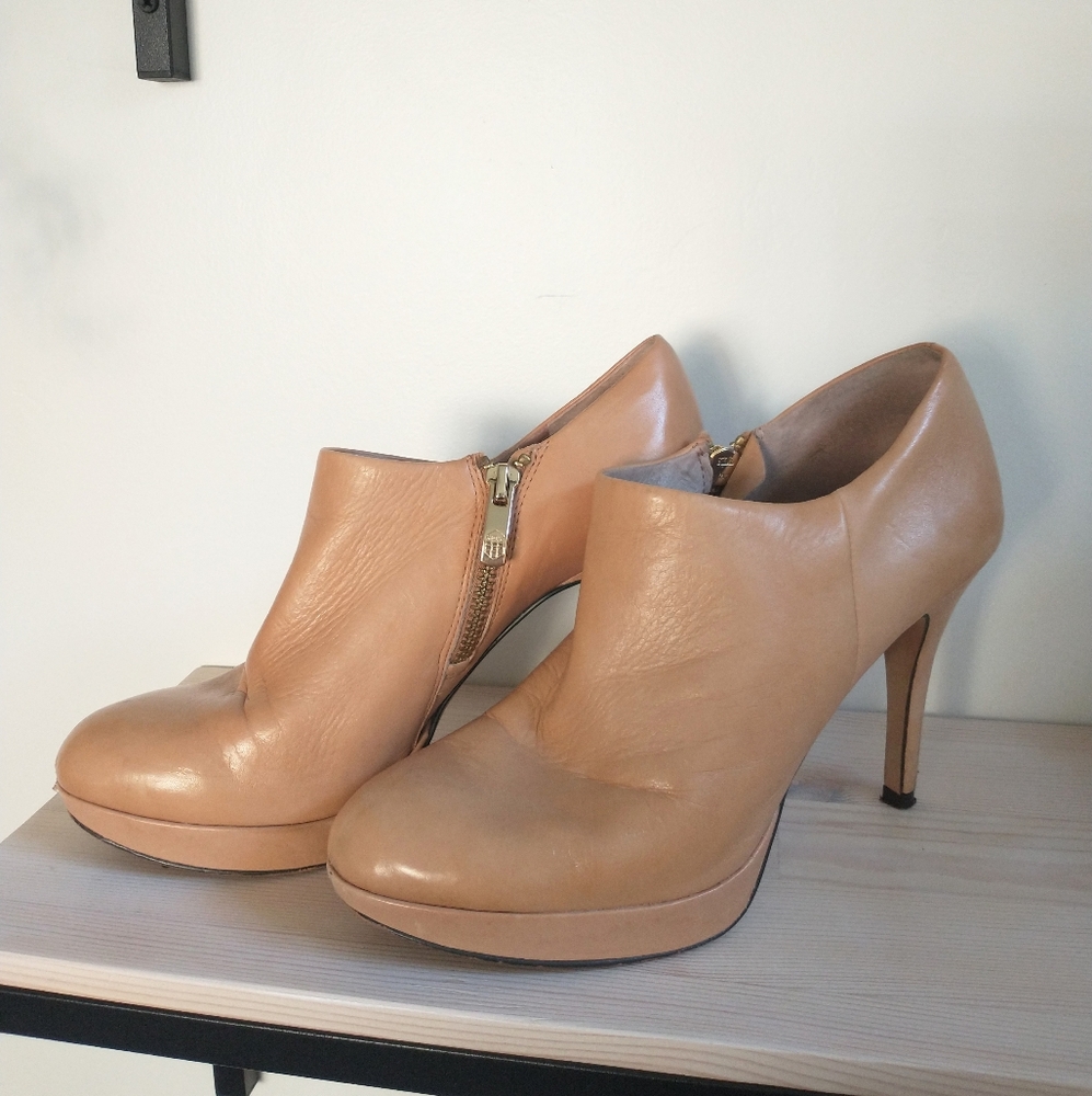Vince Camuto Elvin leather booties heels 7